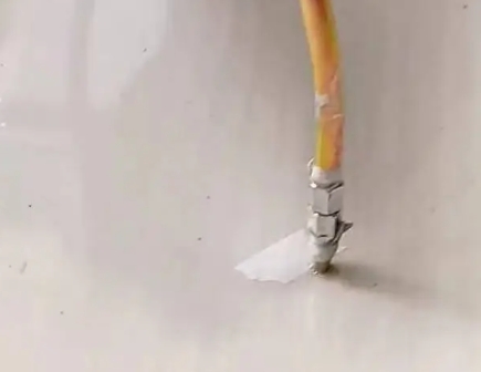 闽清瓷砖空鼓维修公司专业解答在瓷砖铺贴过程中，如果使用的砂料过粗（如全部使用了粗砂），可能会导致以下问题